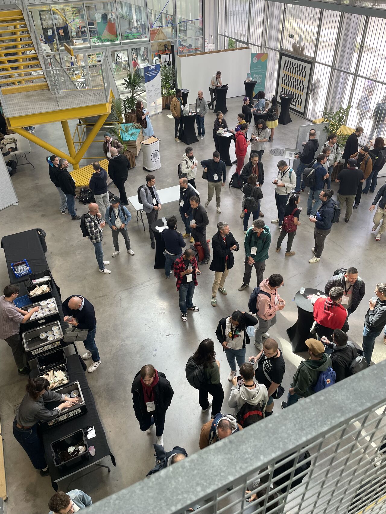 Vue de la salle lors de Nantes Craft 2025, participants en train d’échanger